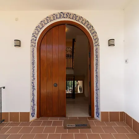 Villa N&a Stunning 2bdr With Sea Views *